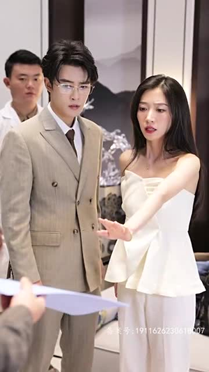 她藏起孕肚离婚，总裁全球疯找（66集）免费观看