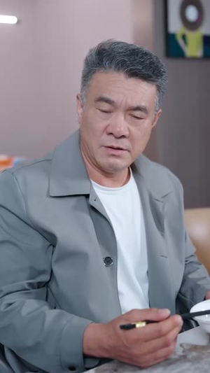 末日换亲,我还是救世主 (61集) 末日换亲,我还是救世主 (61集) 精彩短剧热播中